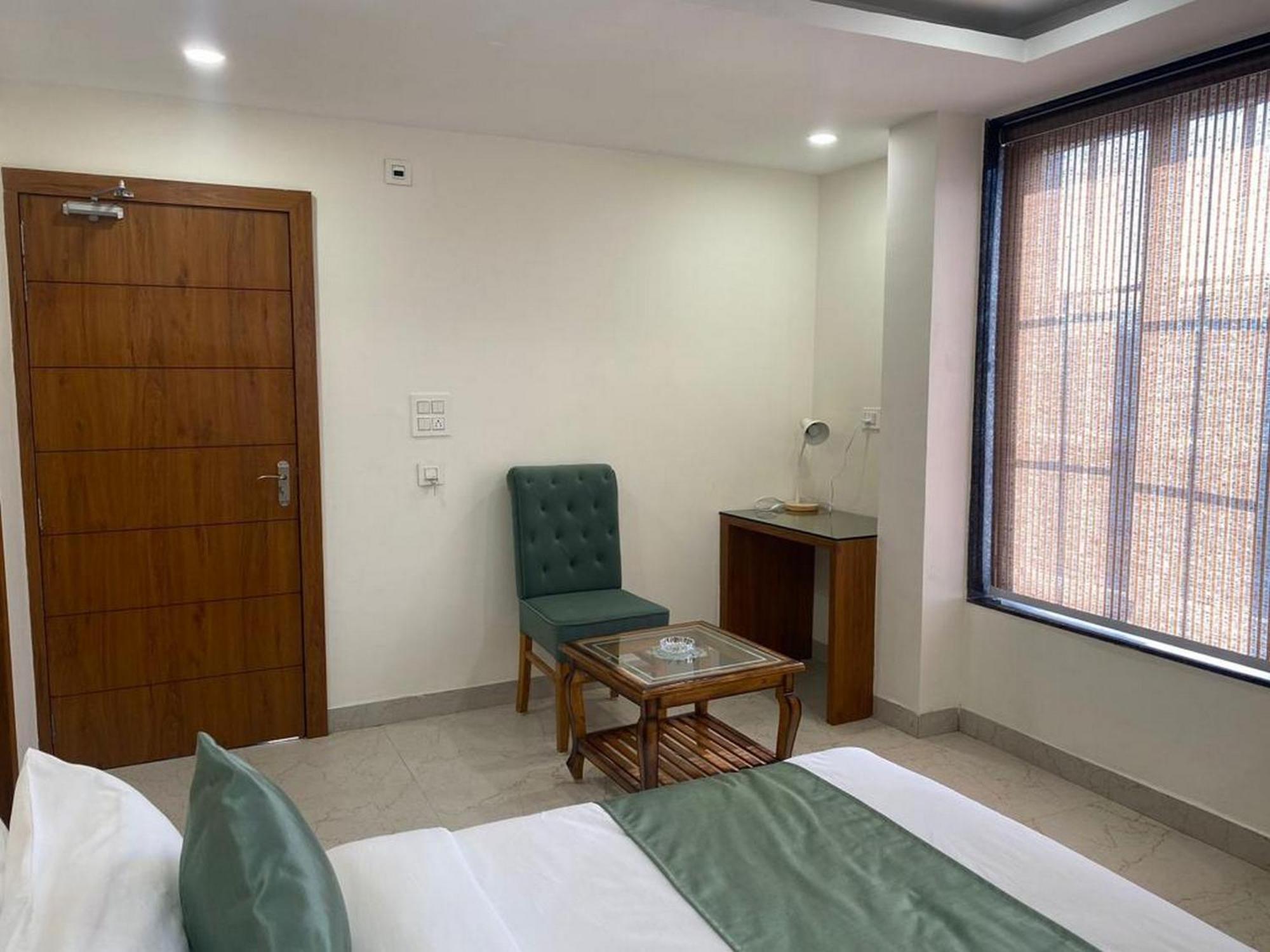 Hotel Eleven Heights Bhopal Exterior foto