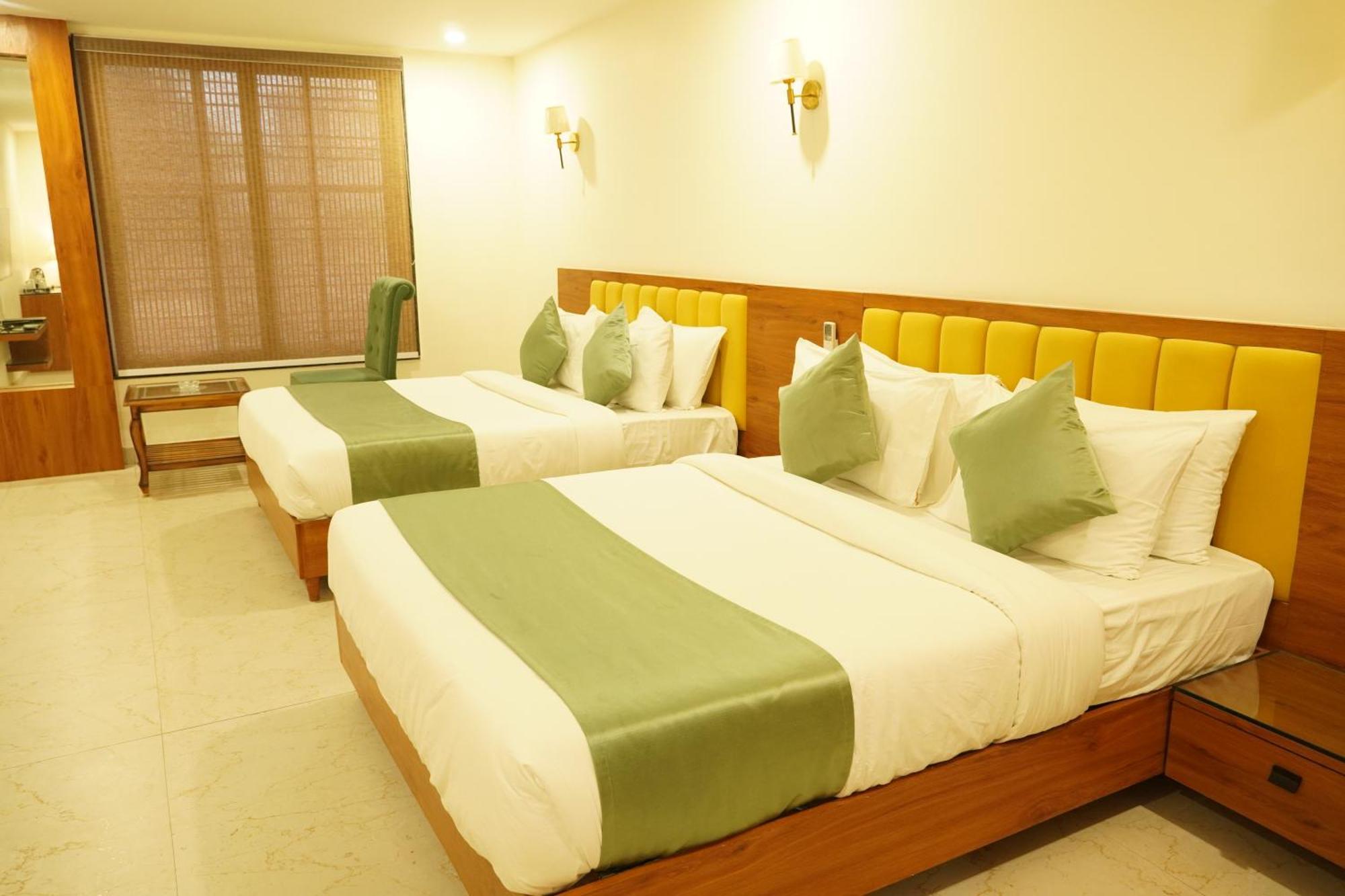 Hotel Eleven Heights Bhopal Exterior foto