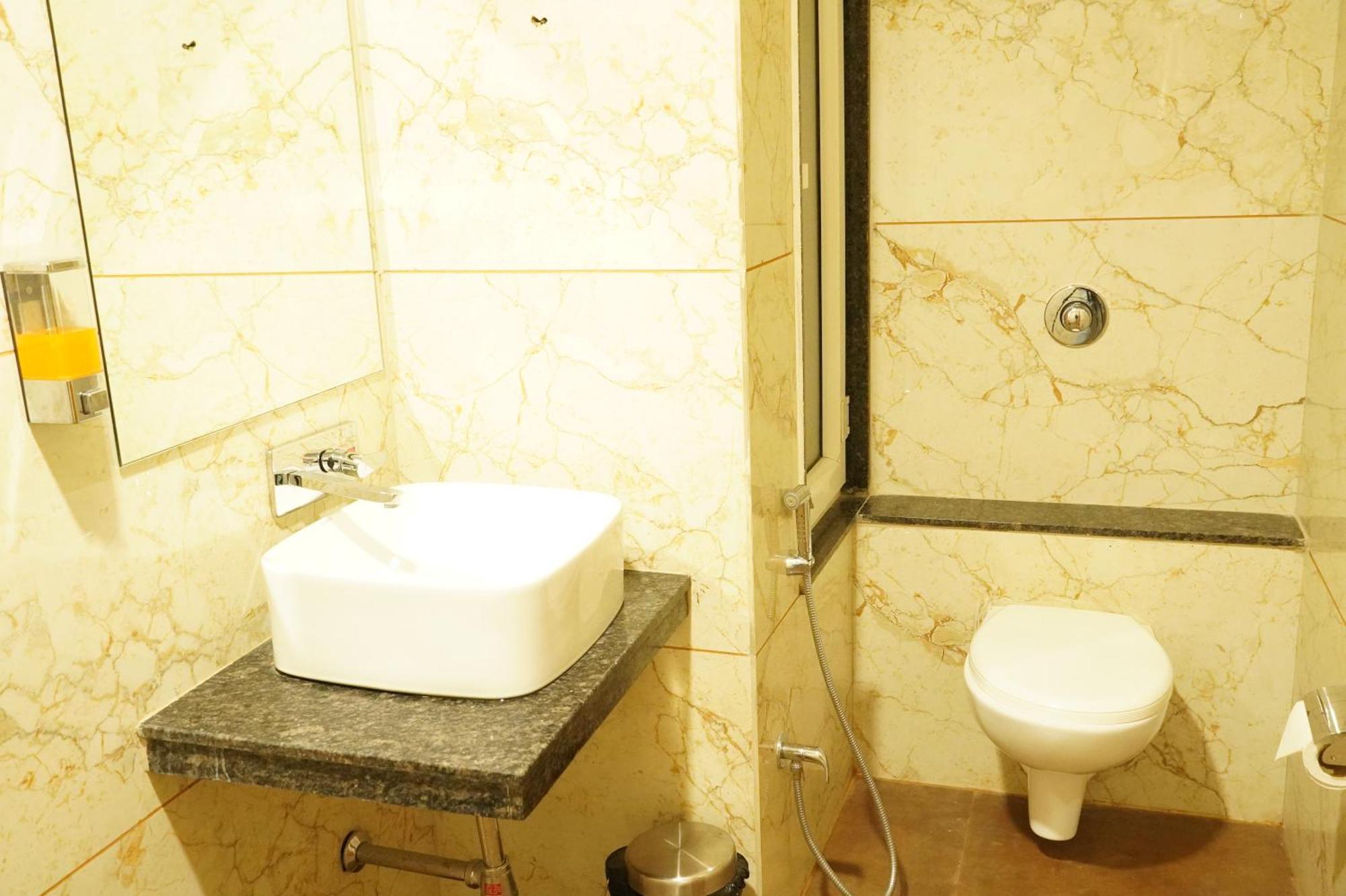 Hotel Eleven Heights Bhopal Exterior foto