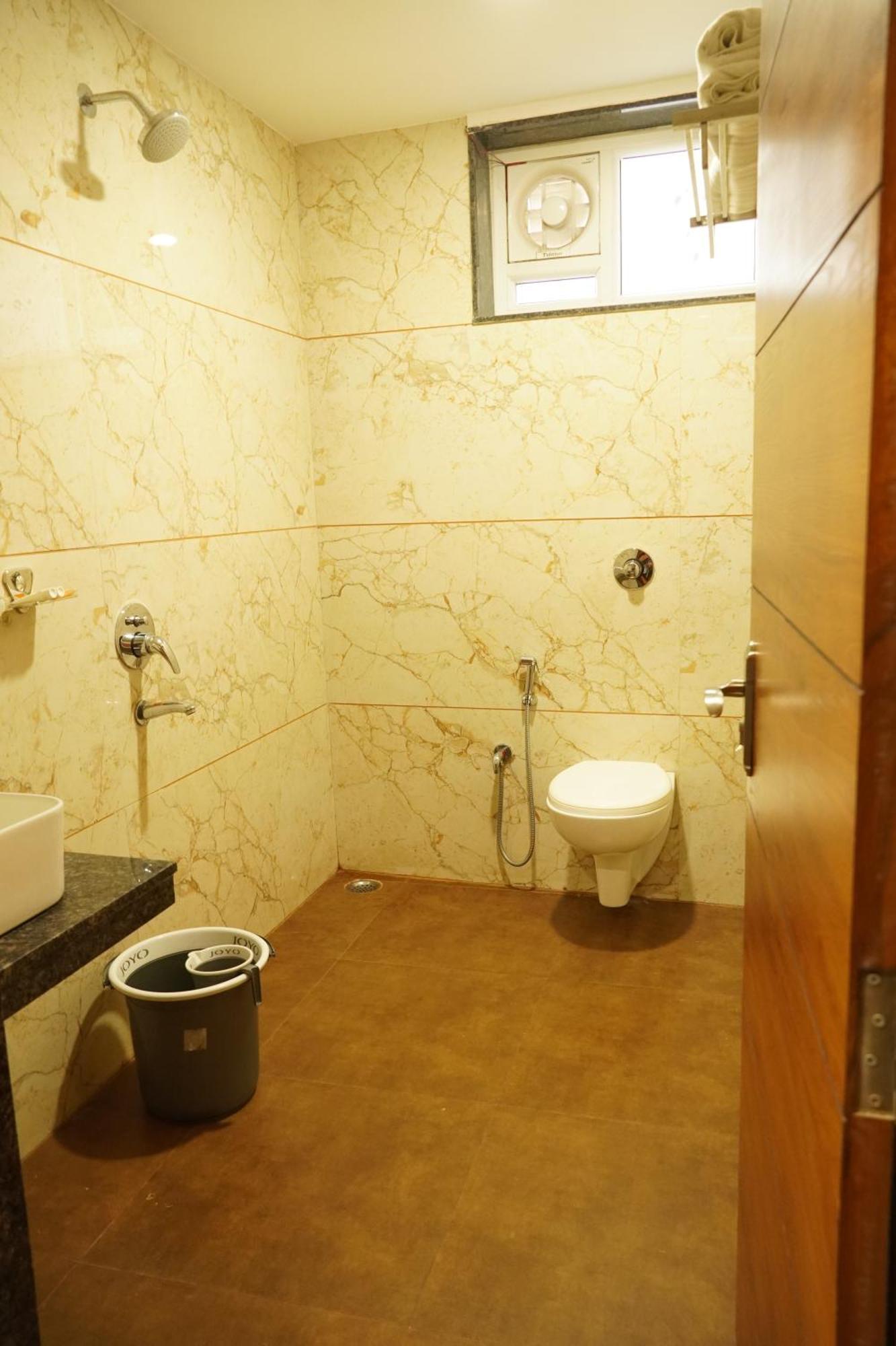 Hotel Eleven Heights Bhopal Exterior foto