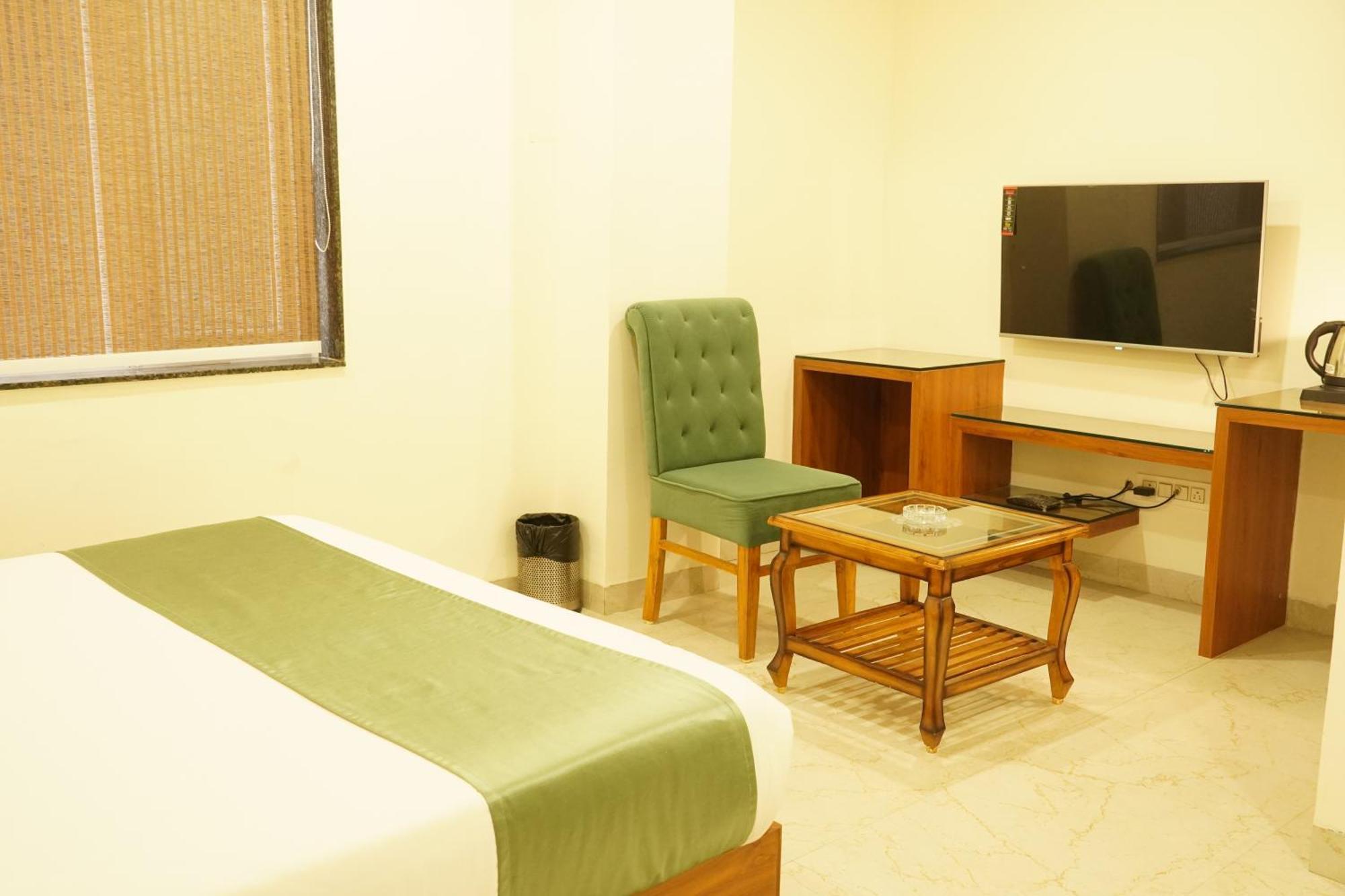 Hotel Eleven Heights Bhopal Exterior foto