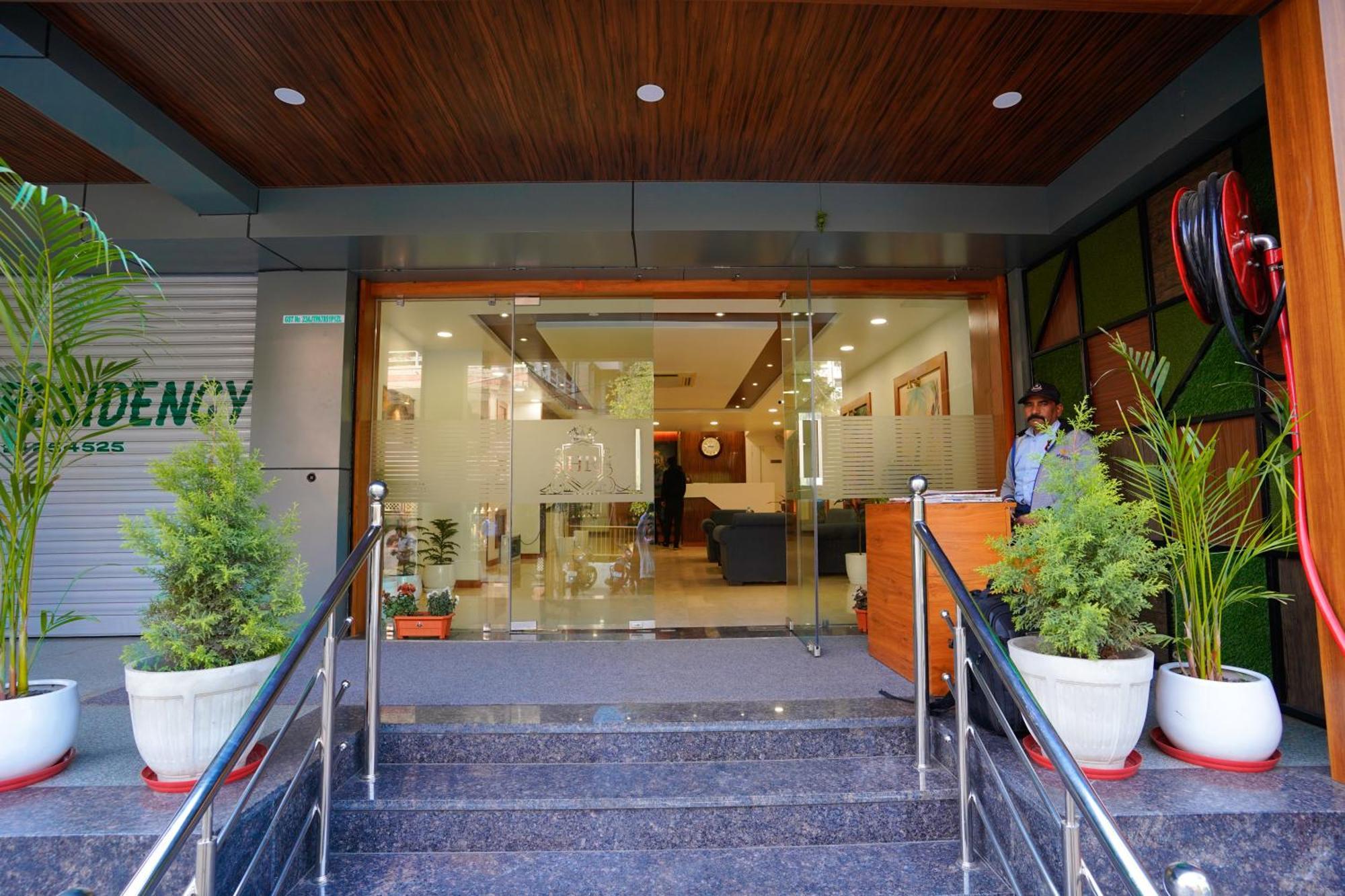 Hotel Eleven Heights Bhopal Exterior foto