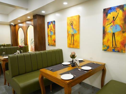 Hotel Eleven Heights Bhopal Exterior foto